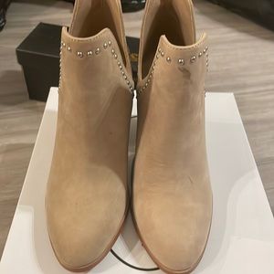 Steve Madden perla taupe booties 6.5